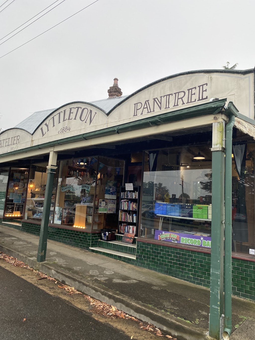 RoseyRavelston Books | 1 Badgery Cres, Lawson NSW 2783, Australia | Phone: 0493 834 781