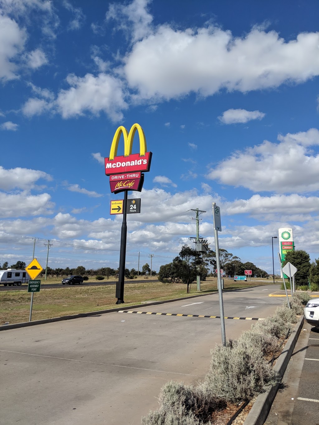 BP service station - West bound | gas station | 1789 Western Fwy, Rockbank VIC 3335, Australia | 0397471544 OR +61 3 9747 1544