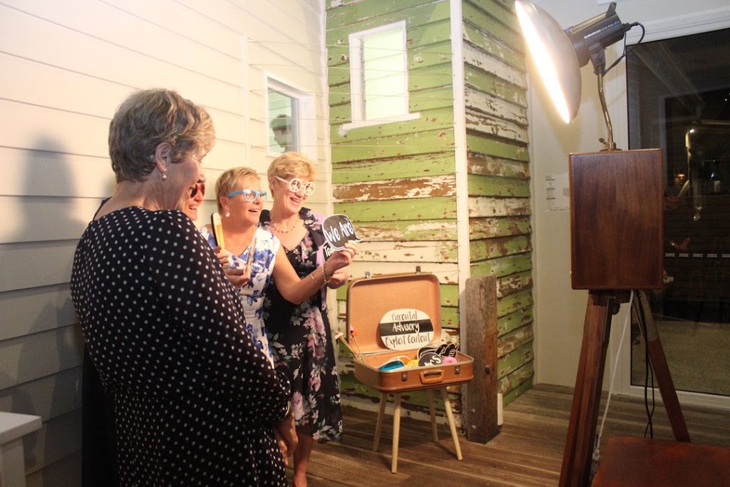 iShoot Photobooth | 70 Amhurst St, Slade Point QLD 4740, Australia | Phone: 0404 447 125