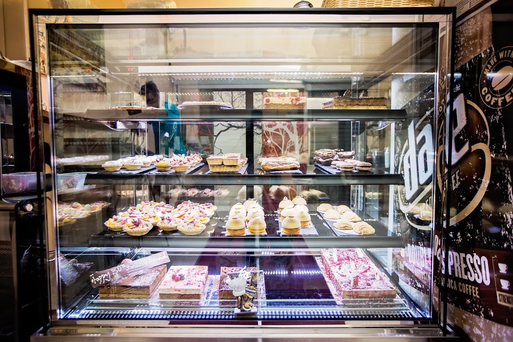 Cédric Corre Patisserie! | bakery | 124 Charters Towers Rd, Hermit Park QLD 4812, Australia | 0400551701 OR +61 400 551 701