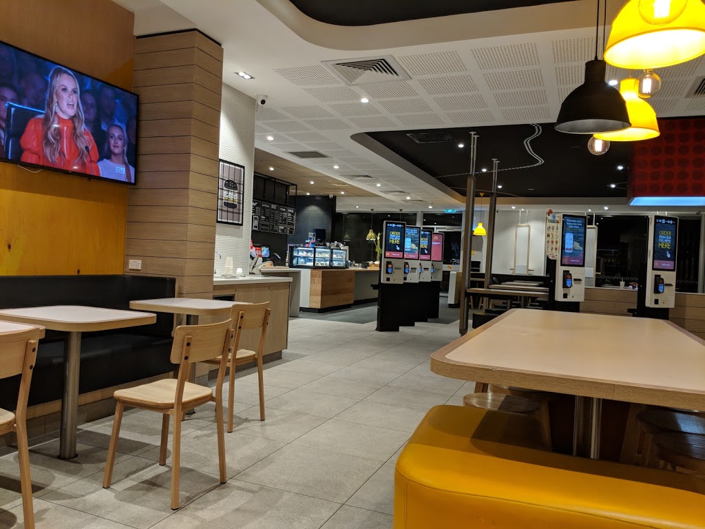 McDonalds | restaurant | 1 Gateway Drive, Augustine Heights QLD 4300, Australia | 0738147398 OR +61 7 3814 7398