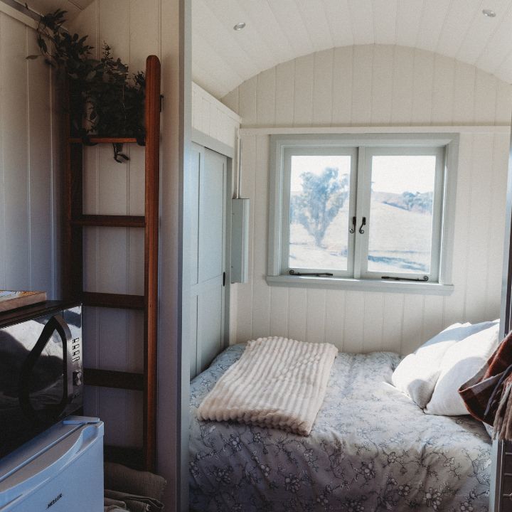 Rustic Range Retreat | 222 St Johns Rd, Georges Plains NSW 2795, Australia | Phone: 0417 429 032