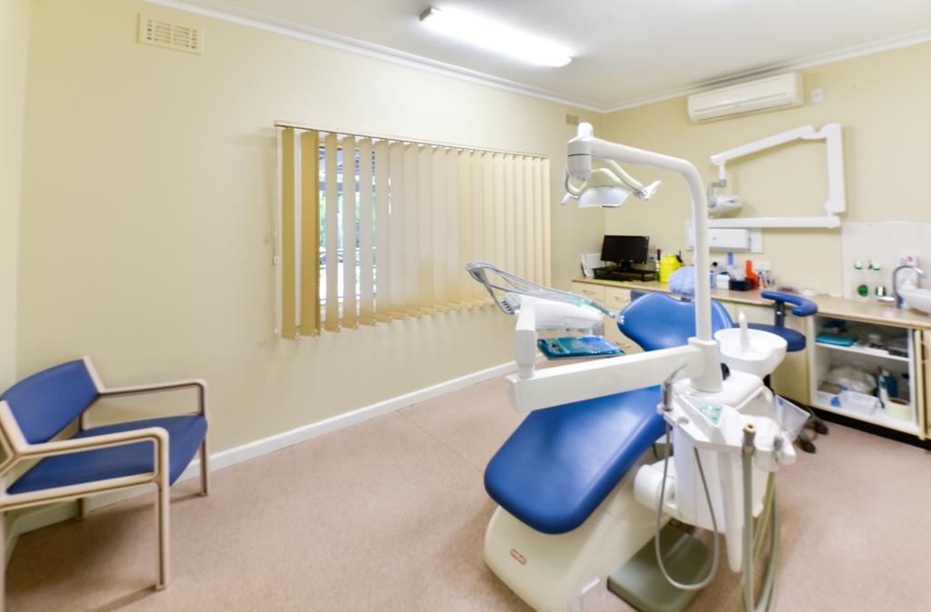 Seaholme Dental Surgery: Dentist Altona | 54 Millers Rd, Seaholme VIC 3018, Australia | Phone: (03) 9398 2080