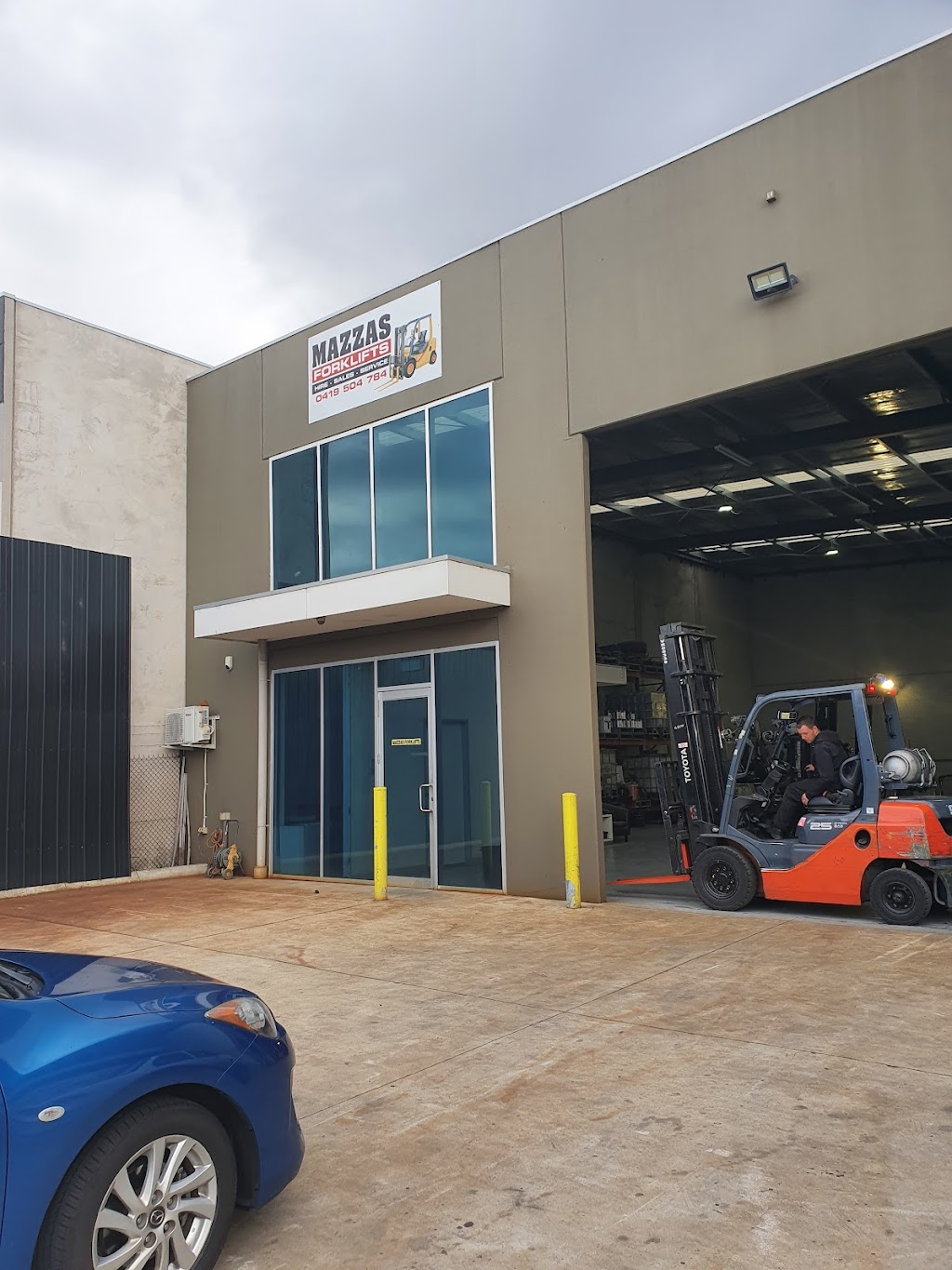 Mazzas Forklifts |  | 111 Radnor Dr, Deer Park VIC 3023, Australia | 0419504784 OR +61 419 504 784