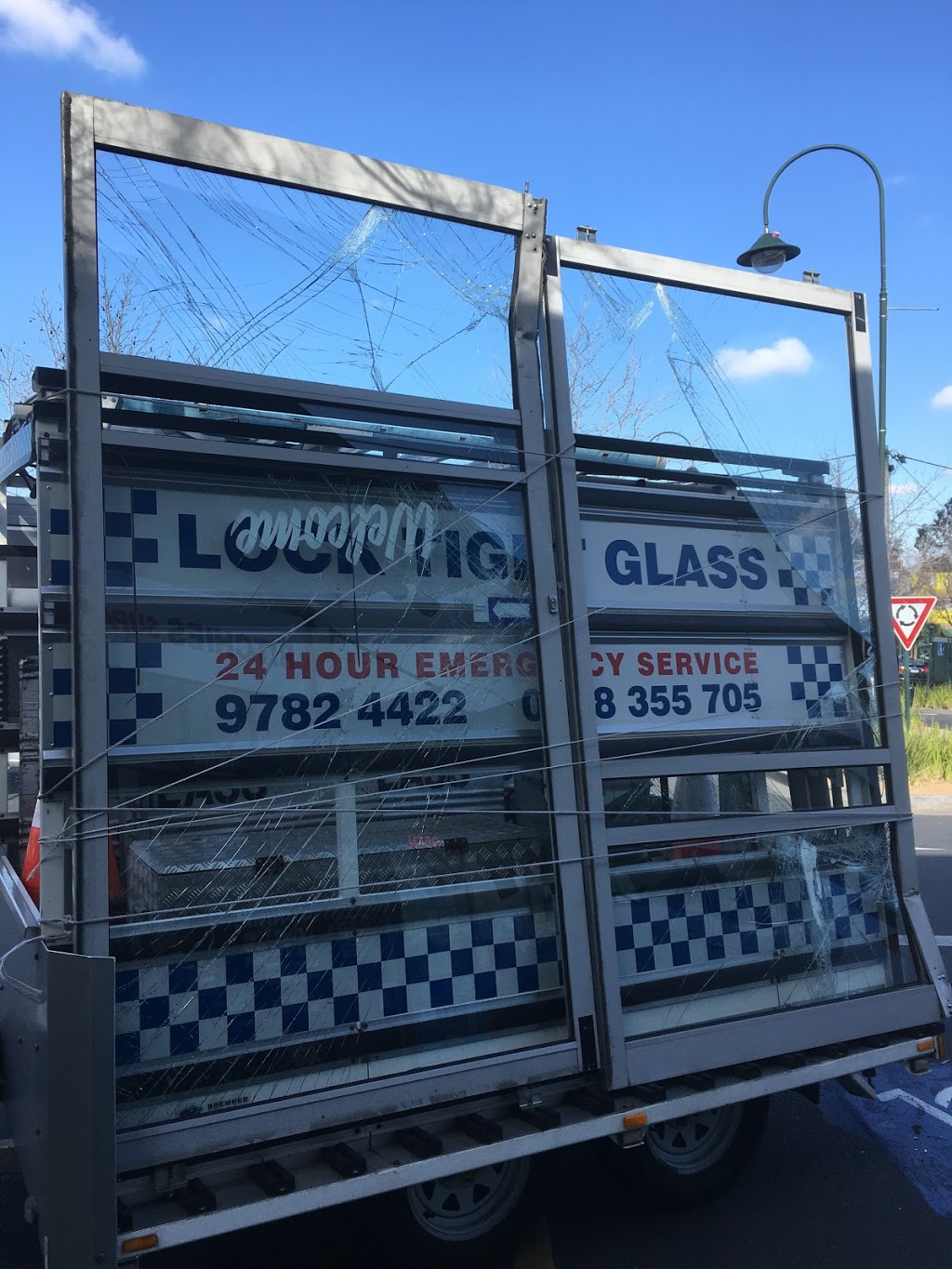 Locktight Glass | 22 Larool Cres, Seaford VIC 3198, Australia | Phone: 0418 355 705