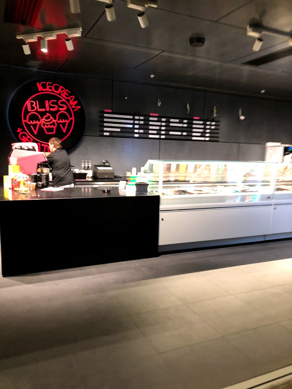 Bliss Ice Cream and Gelato | store | The Waterfront, Shop 5/100 Cove Blvd, Shell Cove NSW 2529, Australia | 0242441806 OR +61 2 4244 1806