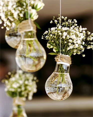 Proud Designs - Florist & Floral Design Studio | 18 Clunes Way, Eynesbury VIC 3338, Australia | Phone: 0400 871 552
