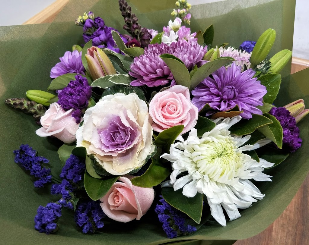 Ivy Flowers and Gifts | 1 Main Cl, Chisholm ACT 2905, Australia | Phone: (02) 6282 4725