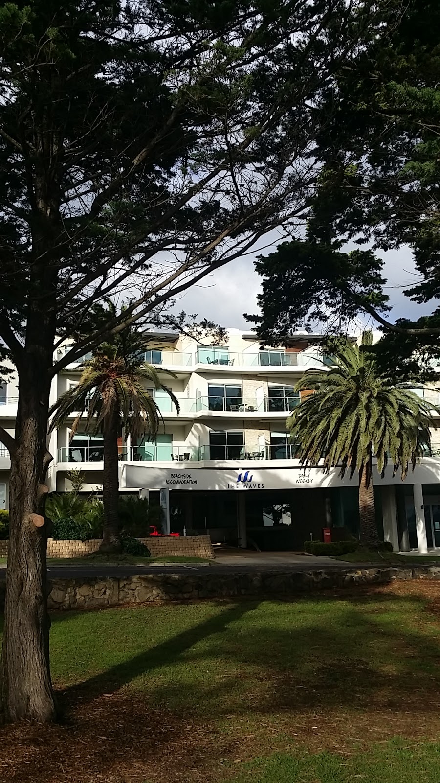 The Waves Serviced Apartments | lodging | 1-3 The Esplanade, Cowes VIC 3922, Australia | 0359521351 OR +61 3 5952 1351