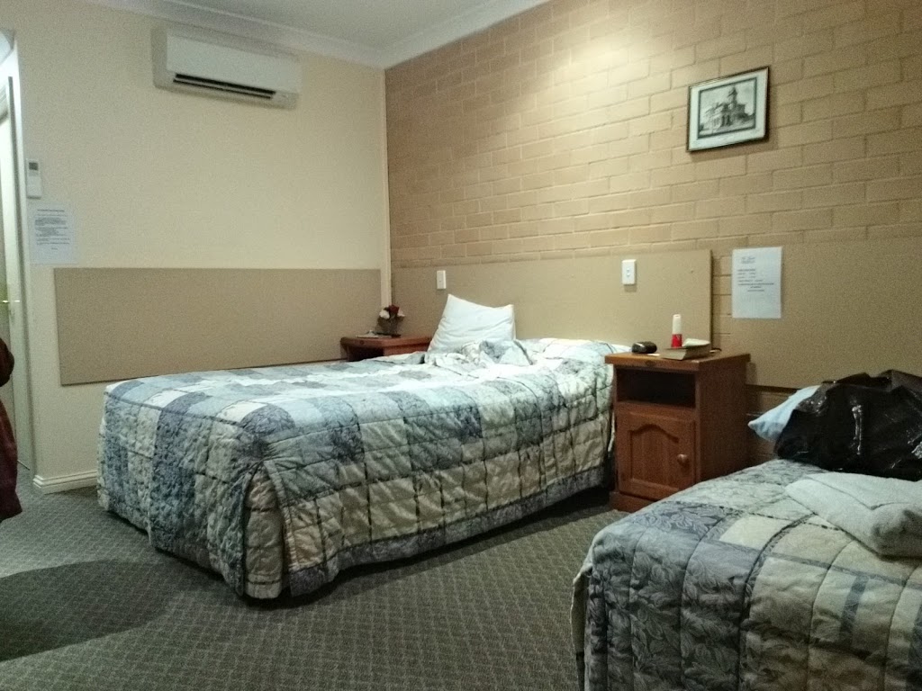 Tenterfield Bowling Club Motor Inn | 77 Molesworth St, Tenterfield NSW 2372, Australia | Phone: (02) 6736 1023