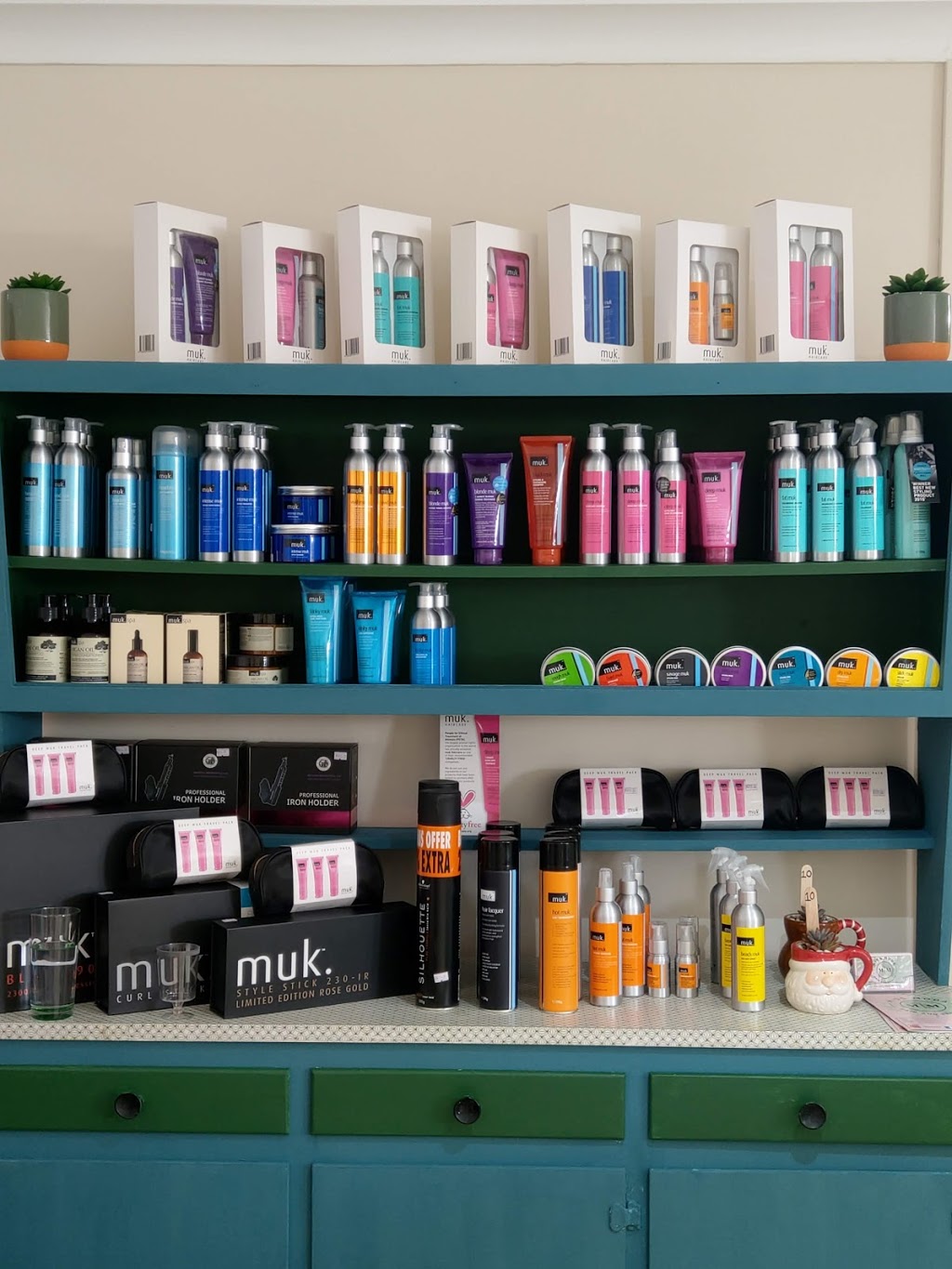 Miss Moda Hair & Beauty | hair care | 19 Mary St, Charters Towers City QLD 4820, Australia | 0744058697 OR +61 7 4405 8697