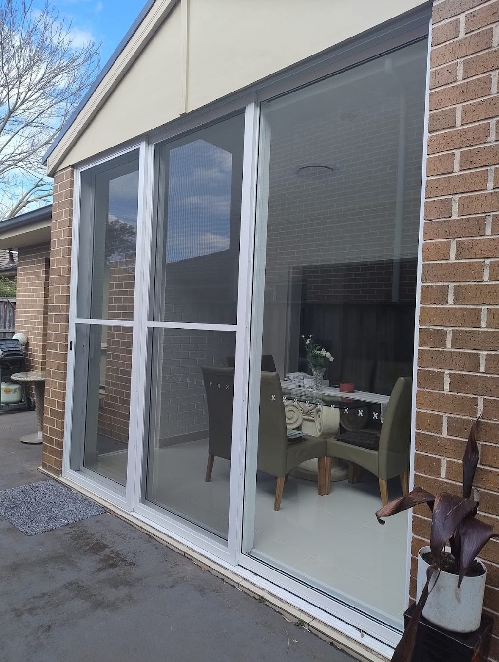 Luna Glass and Glazing | Casuarina Cl, The Oaks NSW 2570, Australia | Phone: 0430 965 527