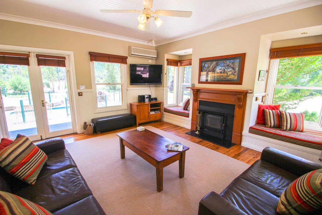 Mill Cottage | lodging | Morses Creek Rd, Wandiligong VIC 3741, Australia | 0357592555 OR +61 3 5759 2555