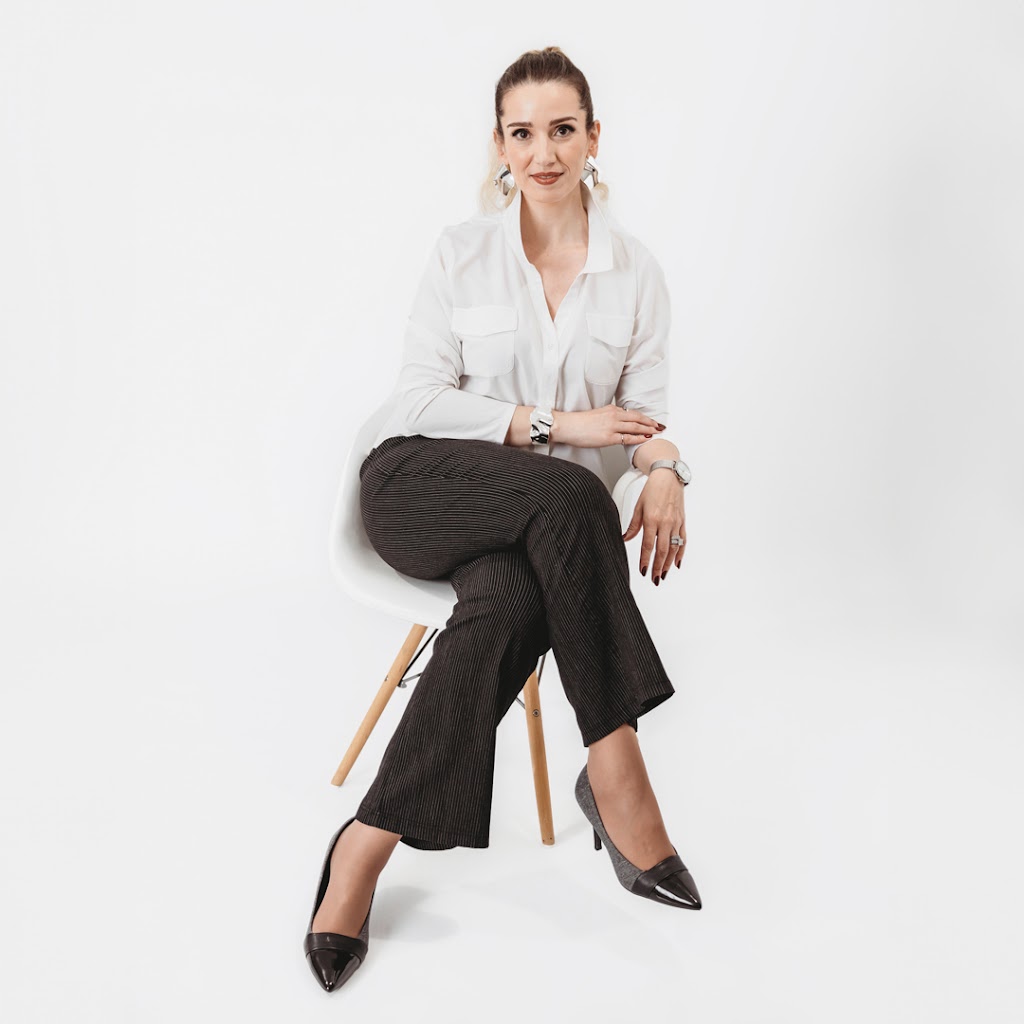 Erika Matos Photography | 63 Thames Dr, Erina NSW 2250, Australia | Phone: 0494 308 037