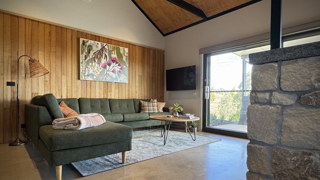 Switchback Stays | 321 Kurrajong Gap Rd, Bethanga VIC 3691, Australia | Phone: 0494 079 554