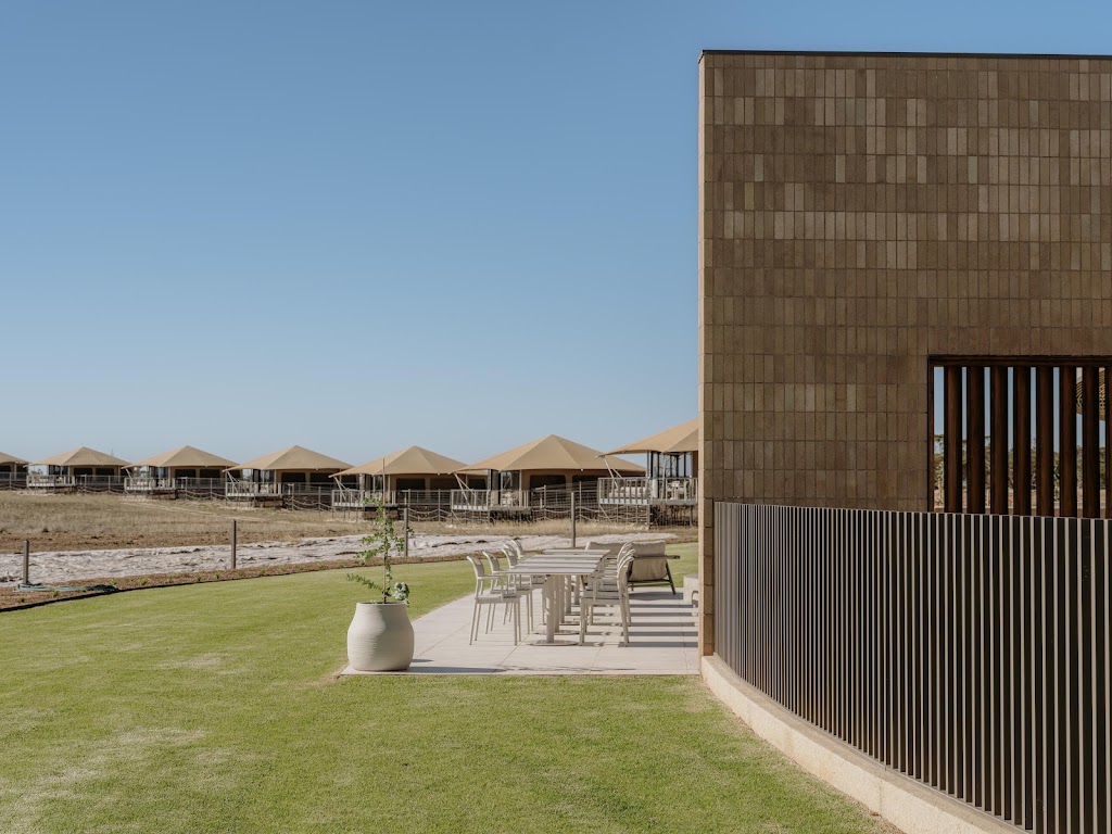 Safari Lodge | 525 Monarto Rd, Rocky Gully SA 5254, Australia | Phone: 1800 016 761