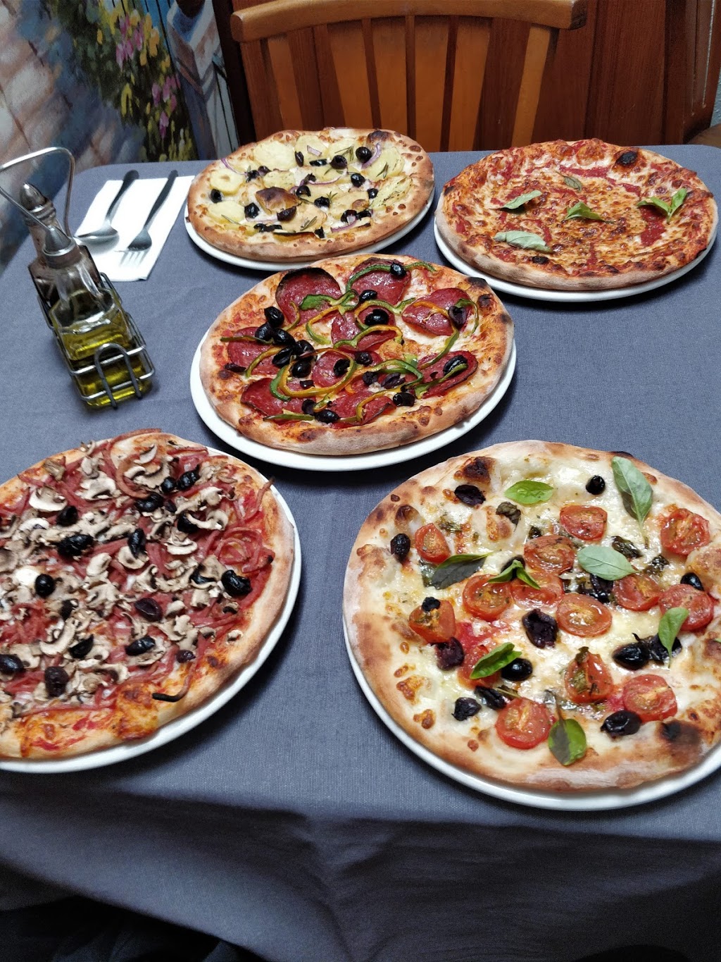 La Botte Pizza Restaurant | 221 Melville Rd, Pascoe Vale South VIC 3044, Australia | Phone: (03) 9354 8813