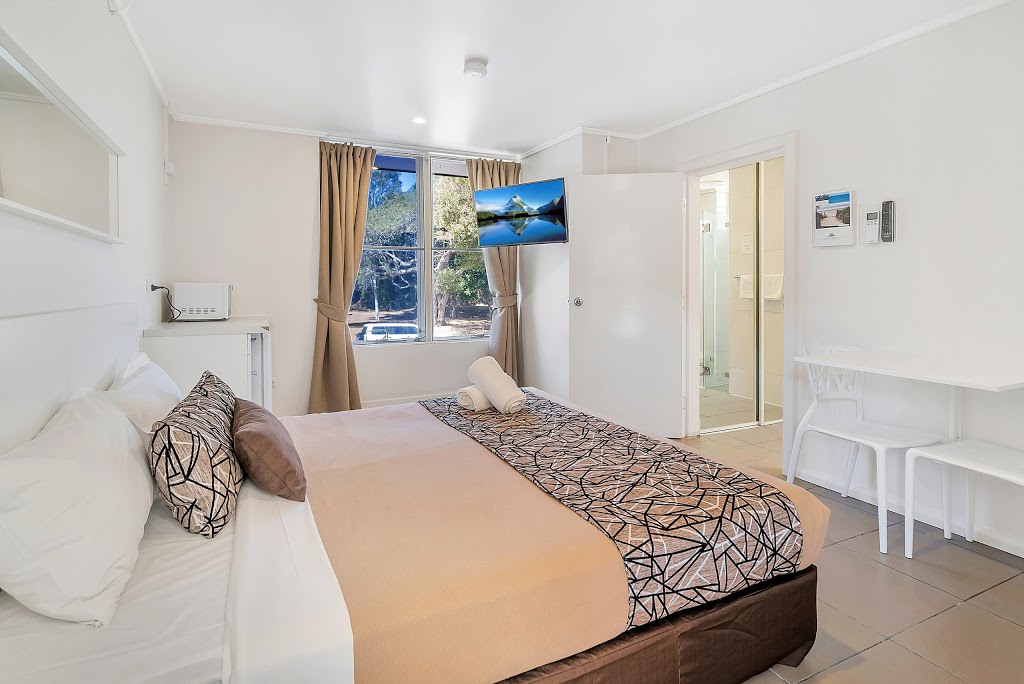 Surf Beach Motel | 25 Ocean Parade, Coffs Harbour NSW 2450, Australia | Phone: (02) 6652 1872