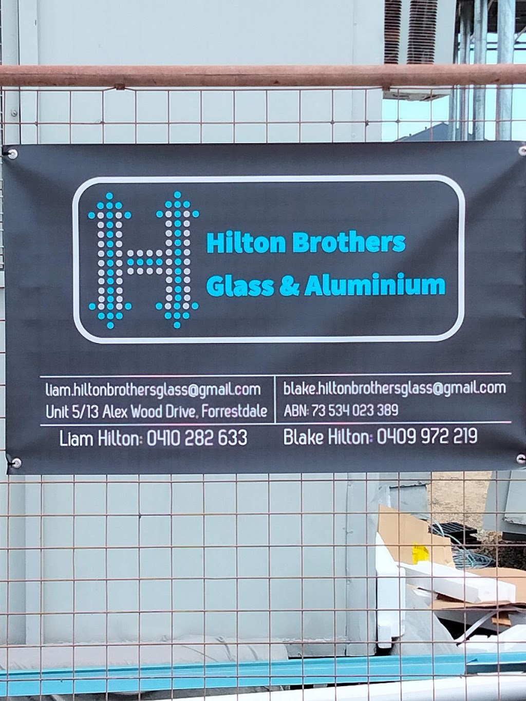 HILTON BROTHERS GLASS & ALUMINIUM | Unit 5/13 Alex Wood Dr, Forrestdale WA 6112, Australia | Phone: 0410 282 633