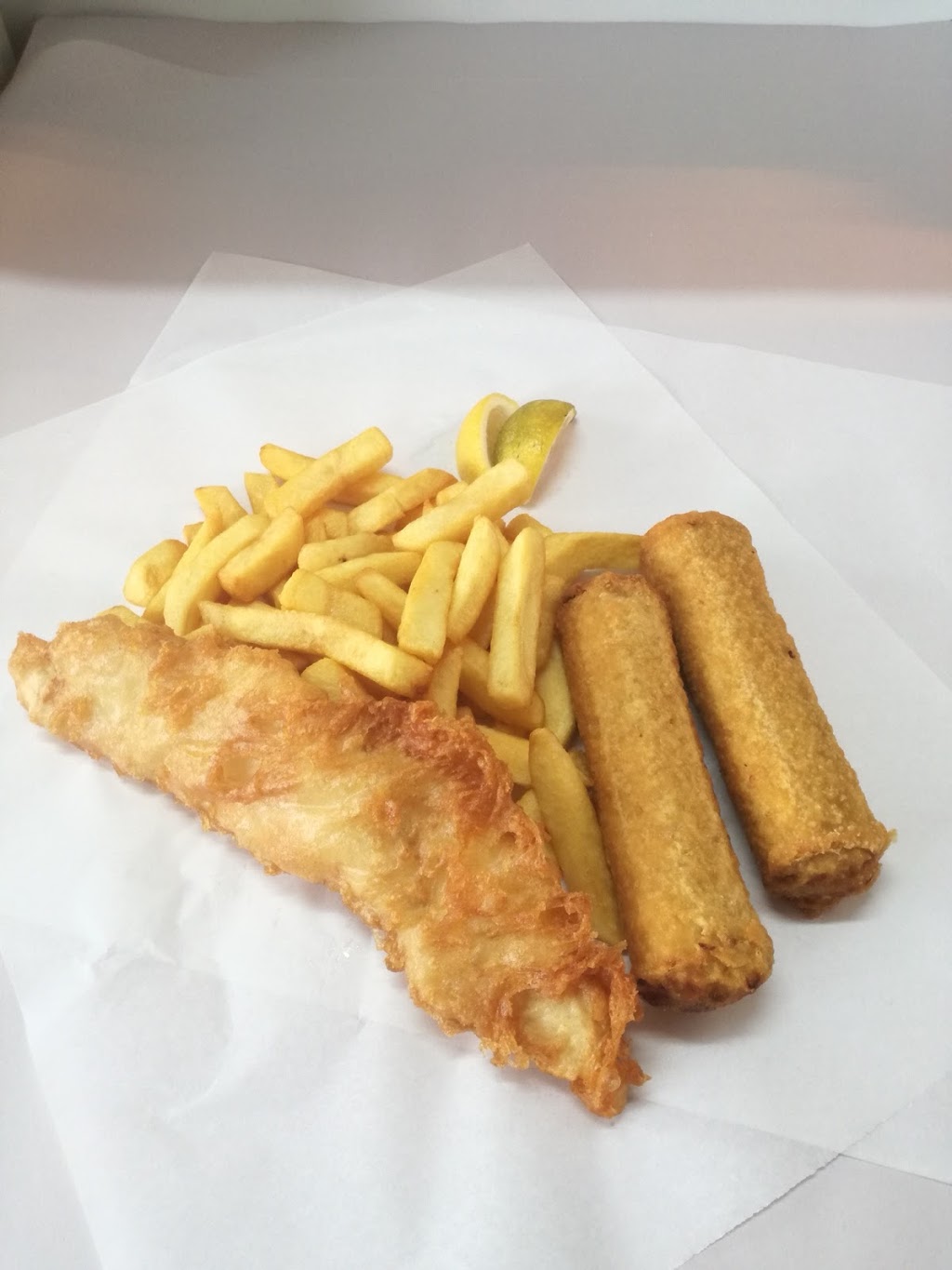 Footbridge Fish & Chips | meal takeaway | 19 Myer St, Lakes Entrance VIC 3909, Australia | 0351552253 OR +61 3 5155 2253
