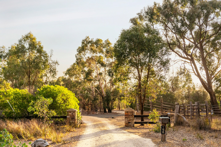 Unique Getaway She Oaks | 150 East Rd, She Oaks VIC 3331, Australia | Phone: 0481 558 599