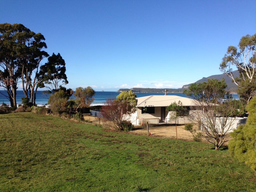 Eaglehawk Neck Beach House | 421 Pirates Bay Dr, Eaglehawk Neck TAS 7179, Australia | Phone: 0419 639 255