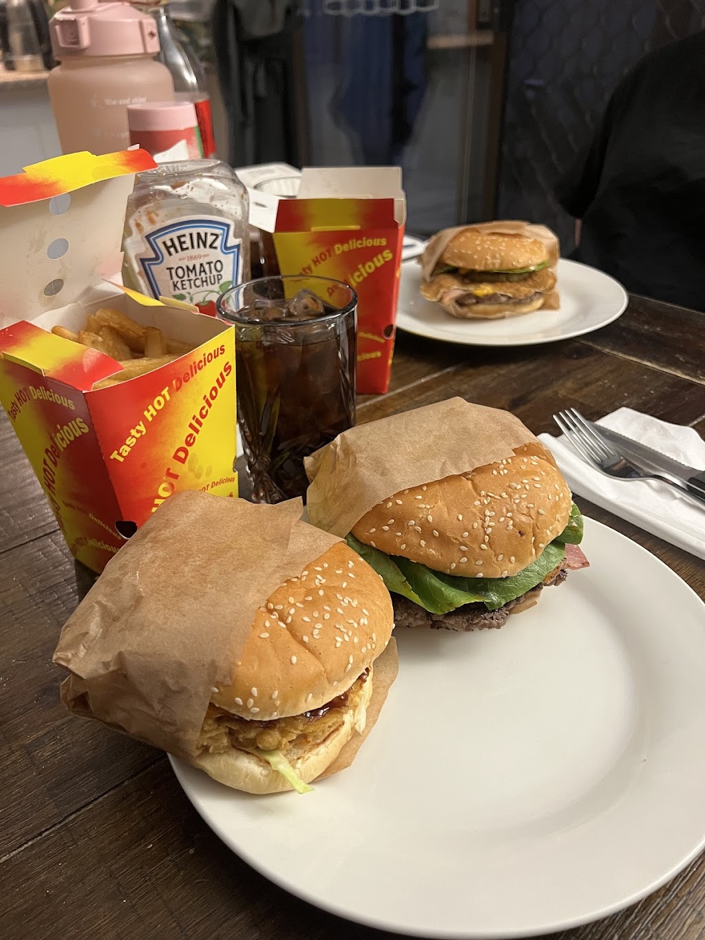 Top Bun Swan Hill | 298 Campbell St, Swan Hill VIC 3585, Australia | Phone: (03) 5032 4196