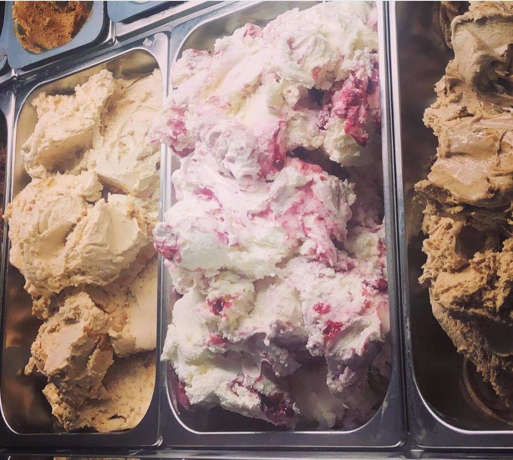 Romsey ice cream parlour | 110 Main St, Romsey VIC 3434, Australia | Phone: 0478 015 740