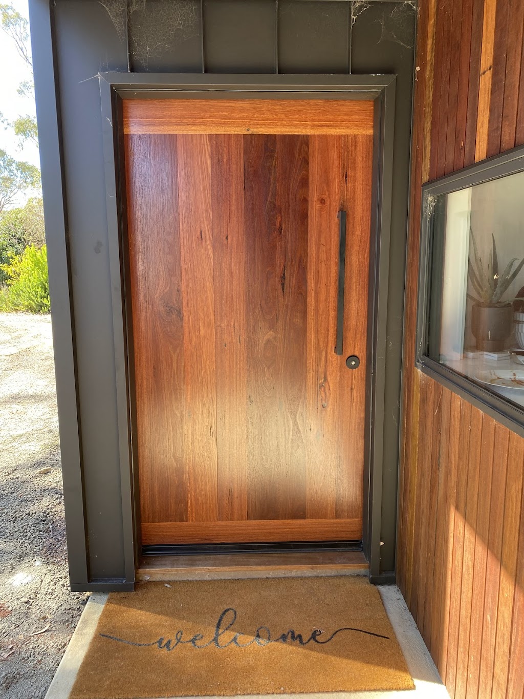 Worpel Custom Furniture | 25A Alsop Dr, Winchelsea VIC 3241, Australia | Phone: 0439 013 145