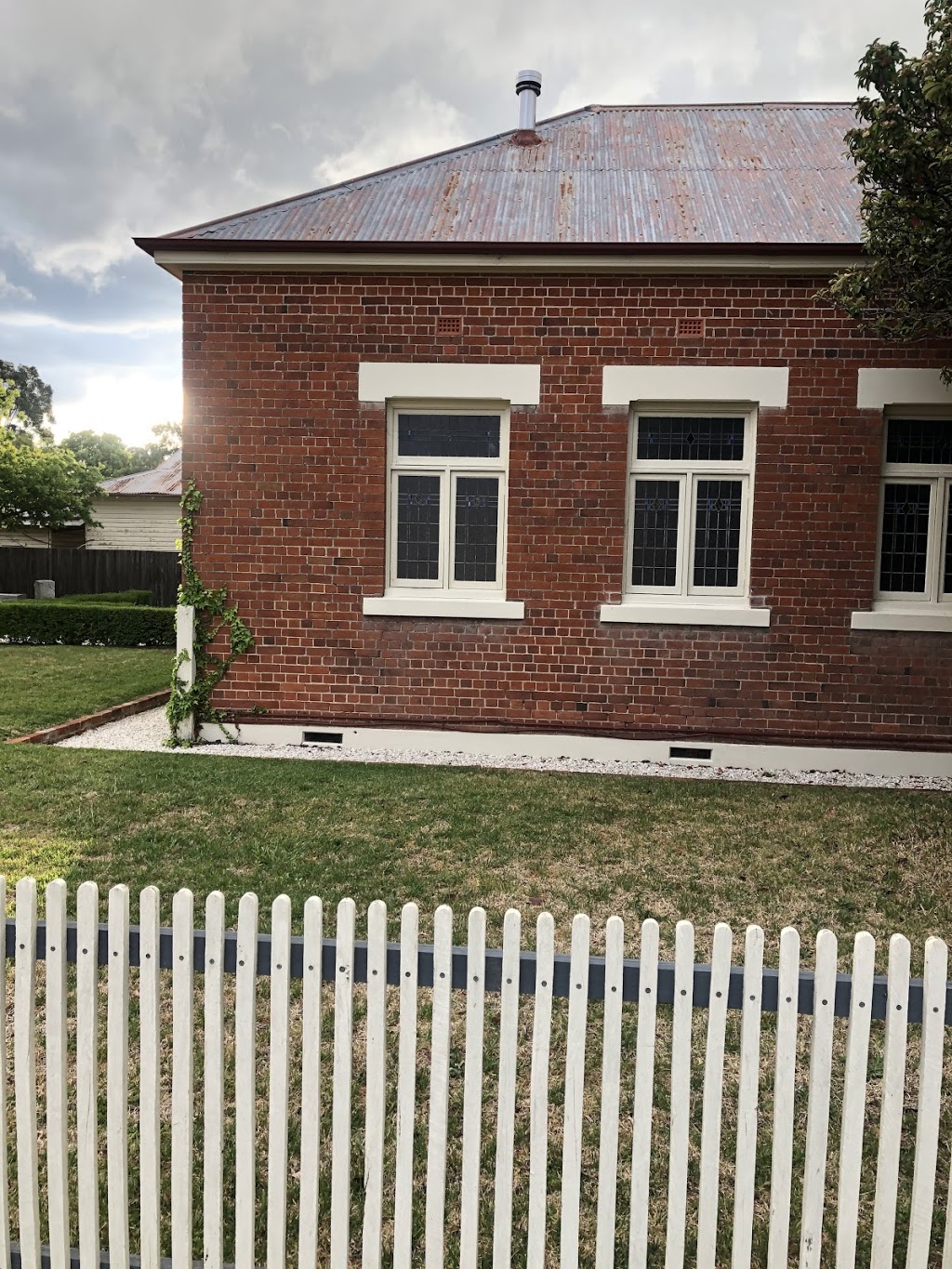 Old Council Chambers | 157 Manners St, Tenterfield NSW 2372, Australia | Phone: 0407 290 971