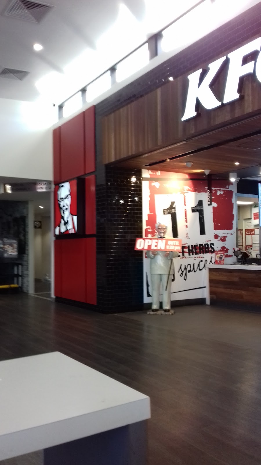 KFC Chinderah North | meal takeaway | 9402 Tweed Valley Way, Chinderah NSW 2487, Australia | 0266740500 OR +61 2 6674 0500