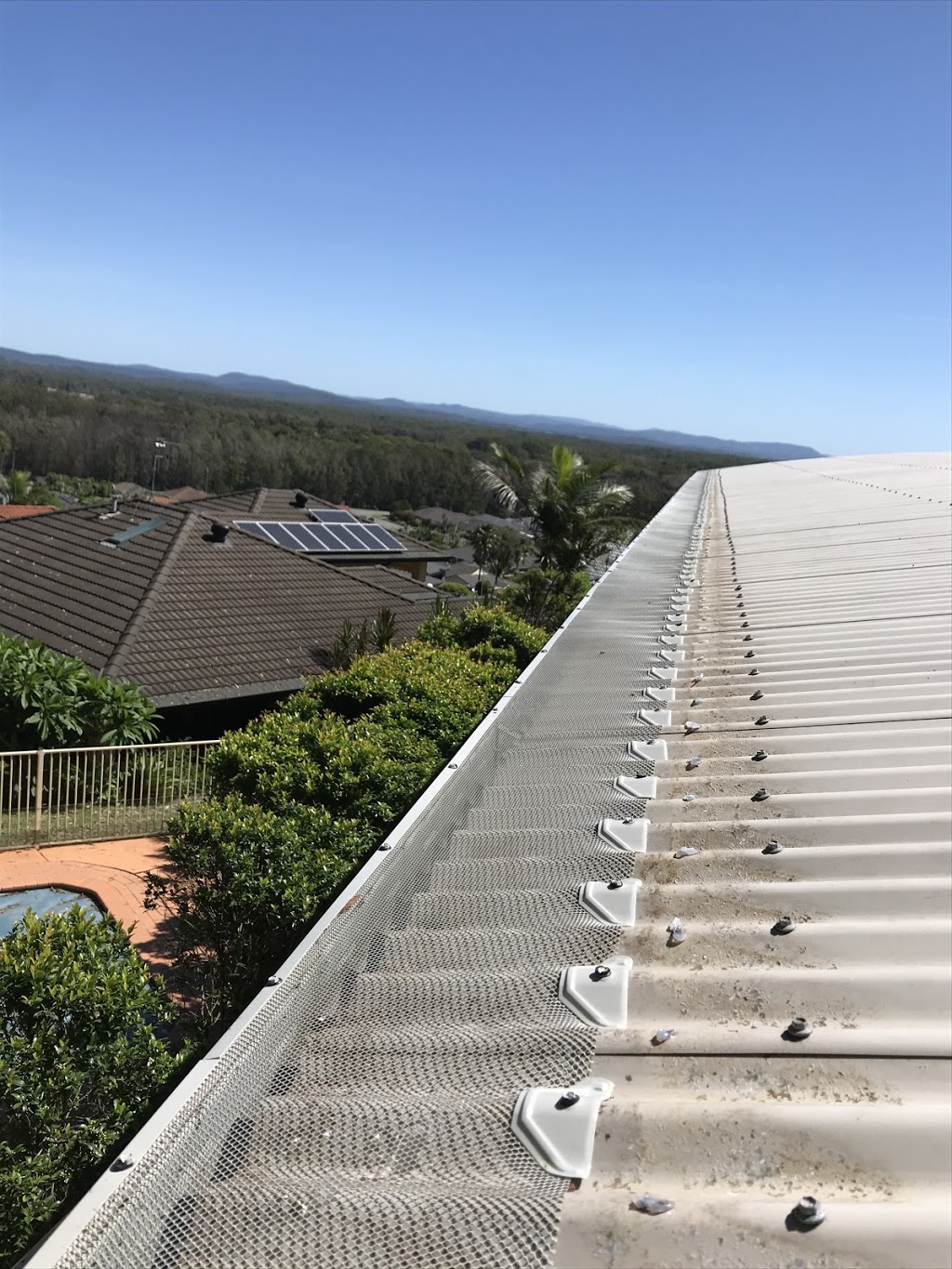 The guttering cleaning man | 4 Cavill Ave, Forster NSW 2428, Australia | Phone: 0432 611 772