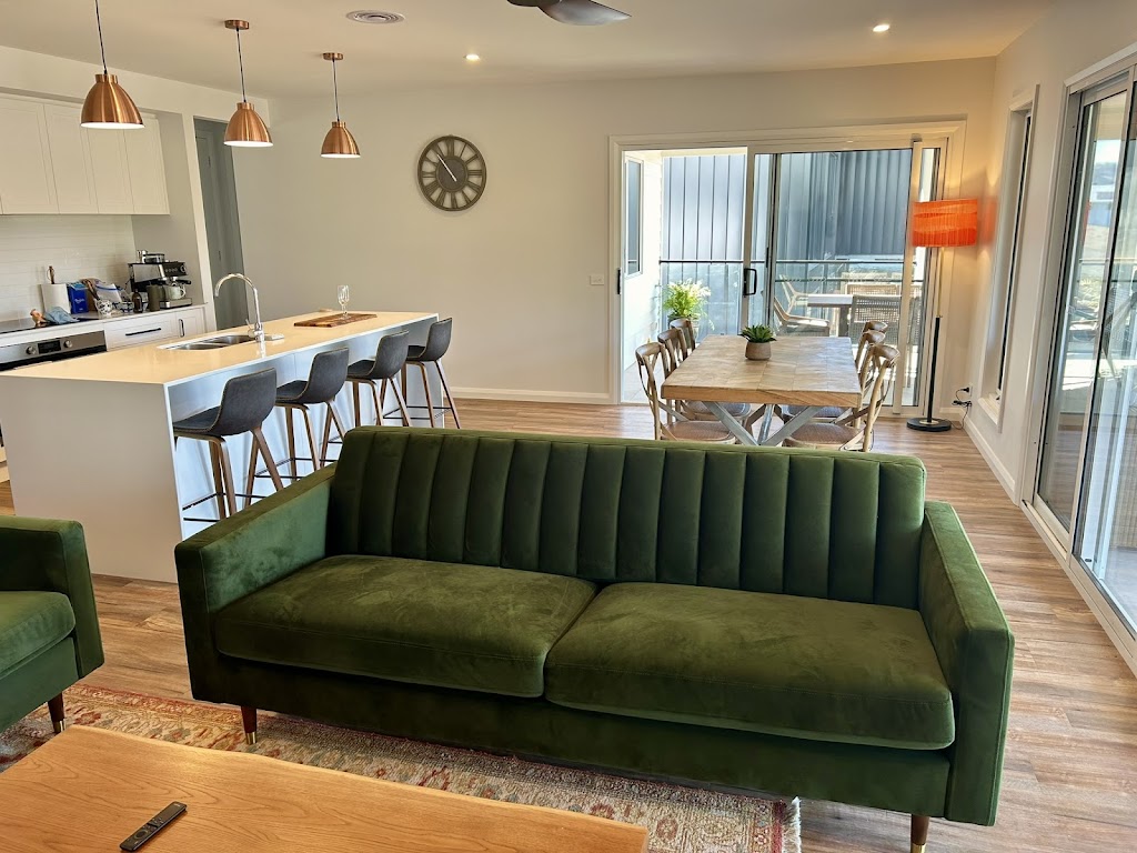 Stay Albury Wodonga - House on the Hill | 74 Clarendon Ave, Wodonga VIC 3690, Australia | Phone: 0480 856 060