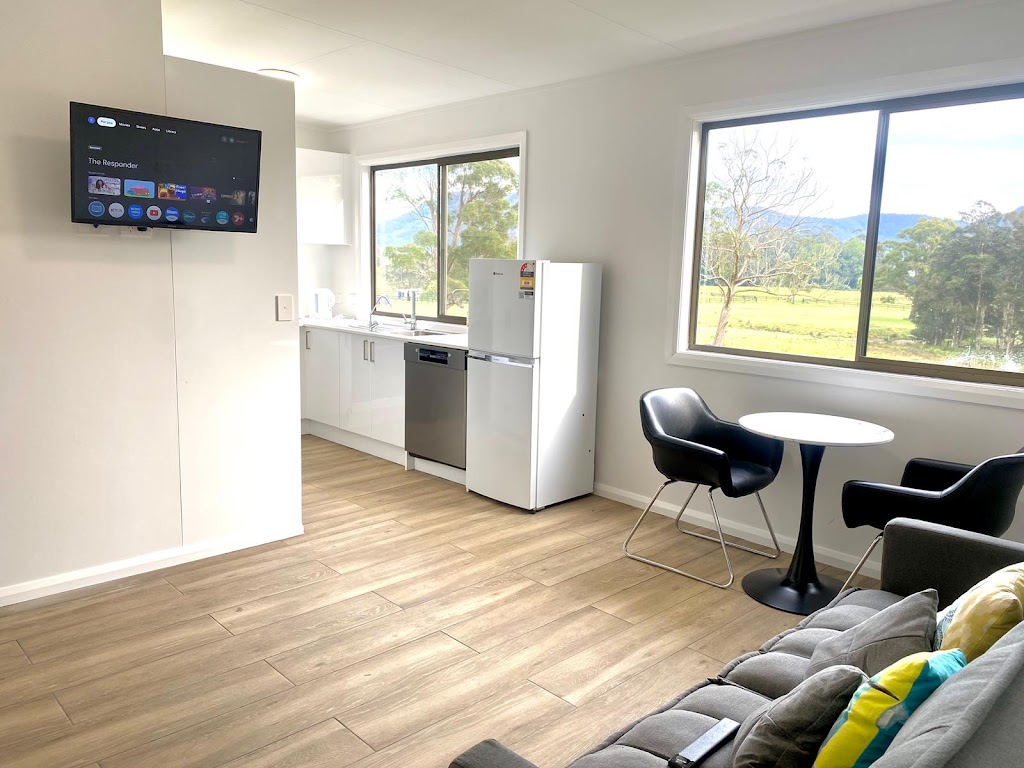 Cheeky Chooks Farm Stay Accommodation bnb | 37 Little Jilliby Rd, Little Jilliby NSW 2259, Australia | Phone: (02) 4472 6000