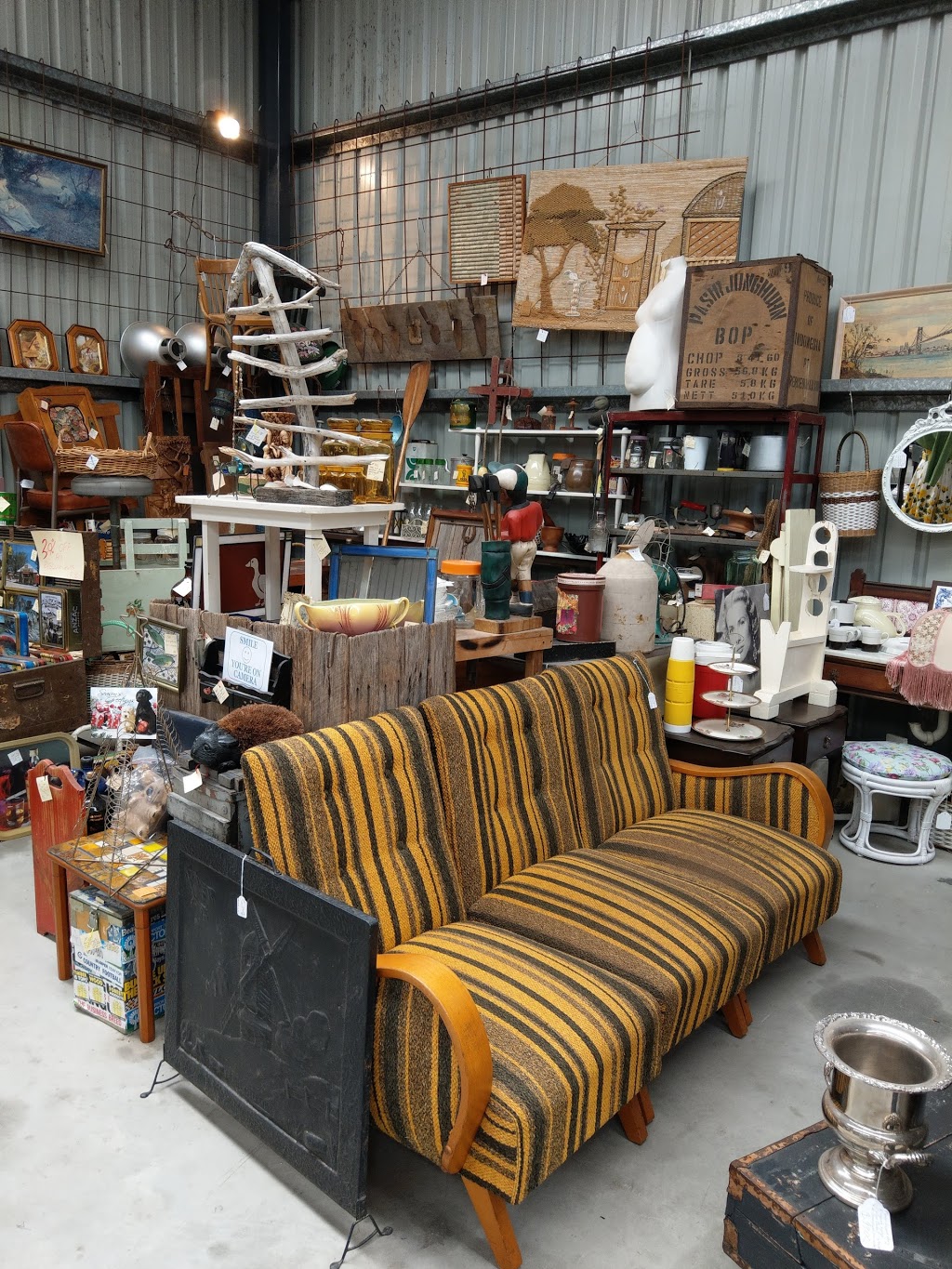 Yarragon Vintage Market | 110 Waterloo Rd, Yarragon VIC 3823, Australia | Phone: (03) 5634 2228