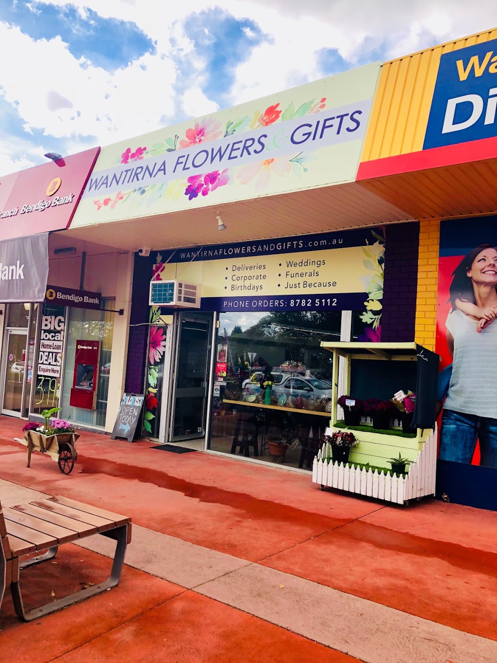 Wantirna Flowers & Gifts | 7/348 Mountain Hwy, Wantirna VIC 3152, Australia | Phone: (03) 8782 5112