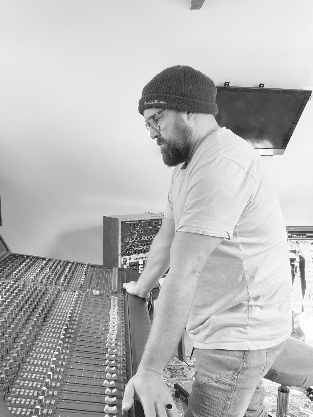 Cabin in the Bush Songwriters Studio | 15 Blake St, Carrington NSW 2324, Australia | Phone: 0426 886 468