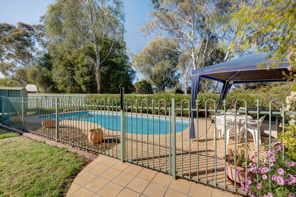 Pool Safety Fences | general contractor | 575 Nagle Rd, Lavington NSW 2641, Australia | 0260403100 OR +61 2 6040 3100