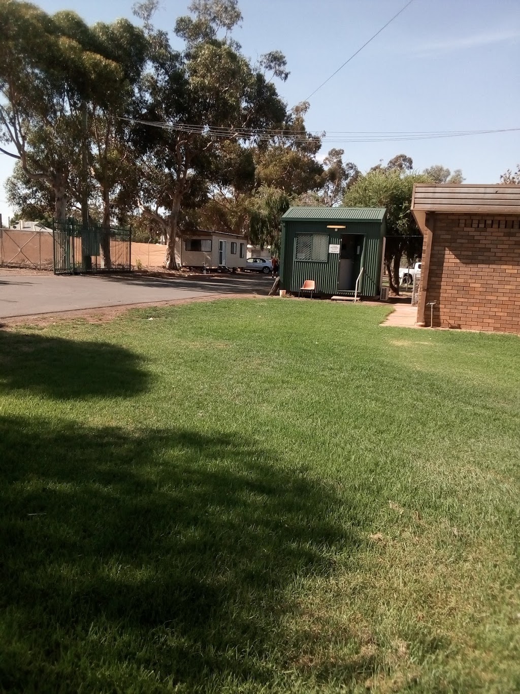 Griffith Showground Caravan Park | 18-22 Walla Ave, Griffith NSW 2680, Australia | Phone: 0403 655 123