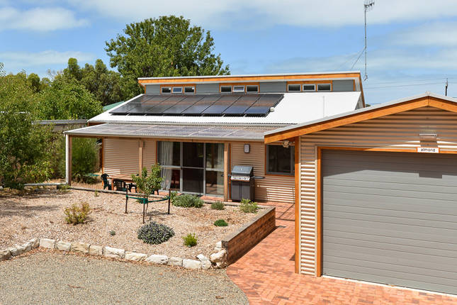 Bundalee Cabins | 50 Waterport Rd, Port Elliot SA 5212, Australia | Phone: 0401 654 082