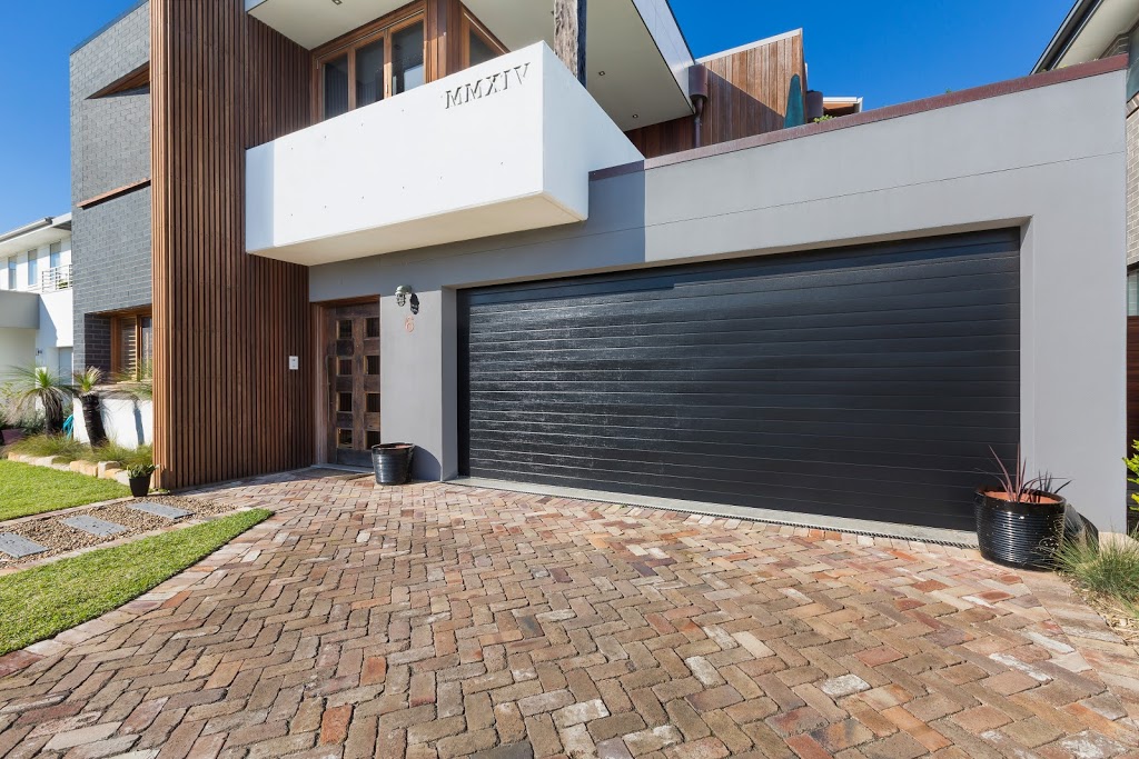 Easylift Garage Doors Rockhampton | 287 Bolsover St, Rockhampton QLD 4700, Australia | Phone: (07) 4921 0211