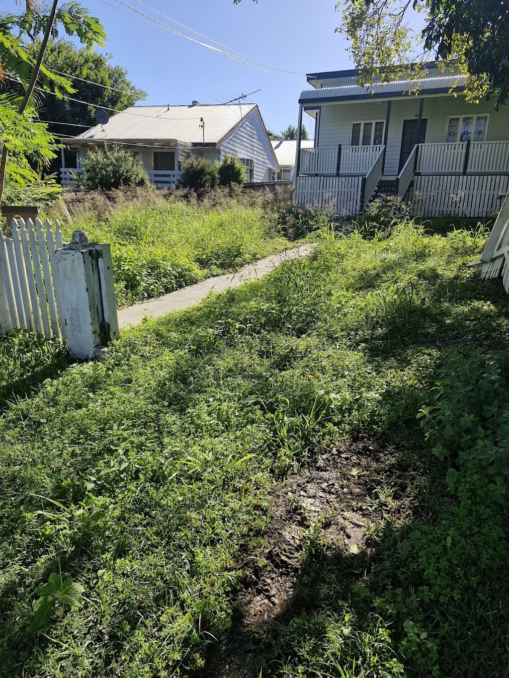 Deans Mowing & Maintenance | John St, Walloon QLD 4306, Australia | Phone: 0413 603 287