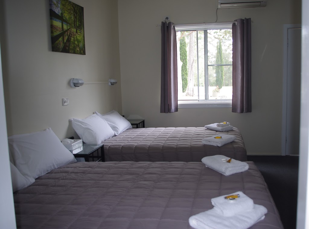 Fairway Lodge Motel | 385 Macleay Valley Way ( Old Pacific Highway), Kempsey NSW 2440, Australia | Phone: (02) 6562 7099