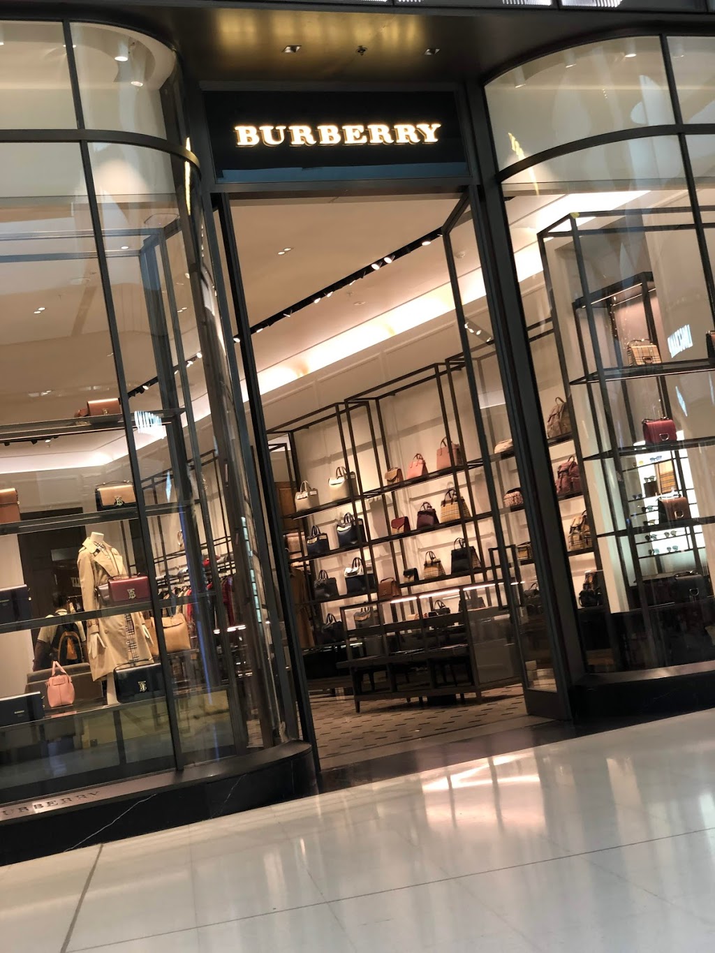 Burberry | clothing store | Sydney Airport International, International Terminal 1, Sydney NSW 2020, Australia | 0296931022 OR +61 2 9693 1022
