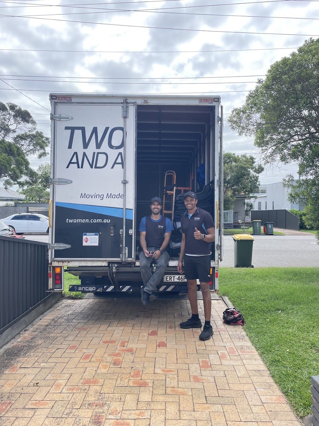 TWO MEN AND A TRUCK | 8 Woodbine Pl, Toronto NSW 2283, Australia | Phone: 1300 880 412