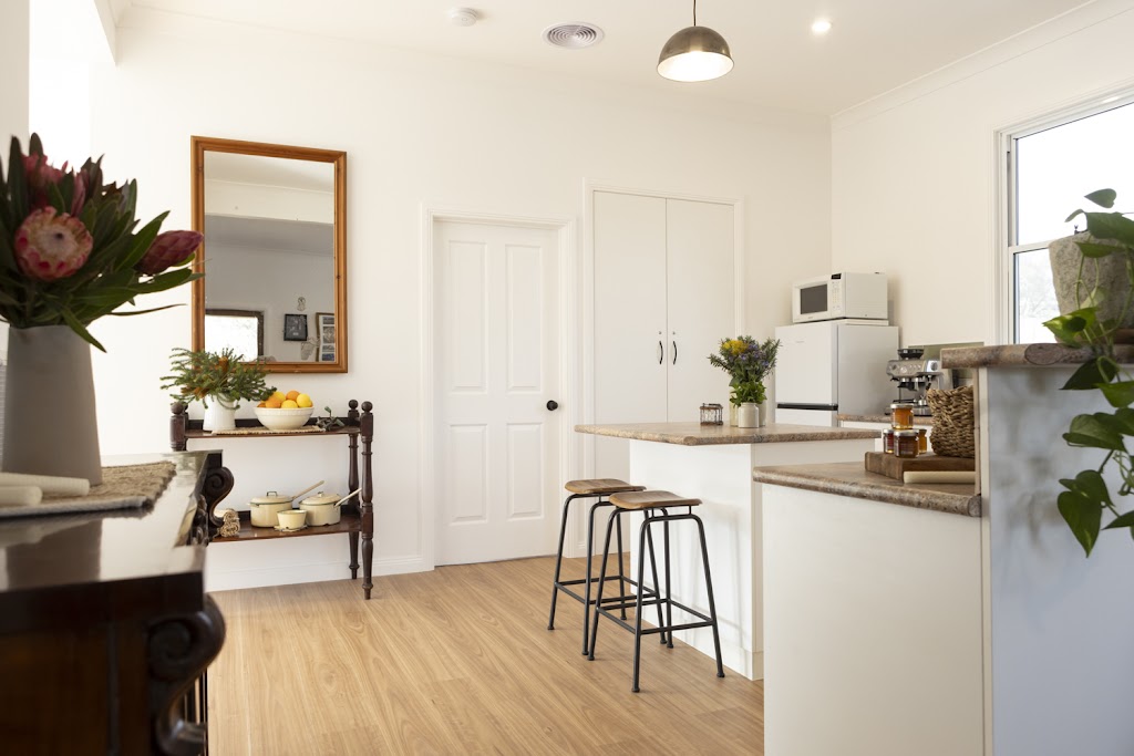 The Beekeepers Cottage | 124 Malakoff Rd, Beechworth VIC 3747, Australia | Phone: (02) 6033 2322