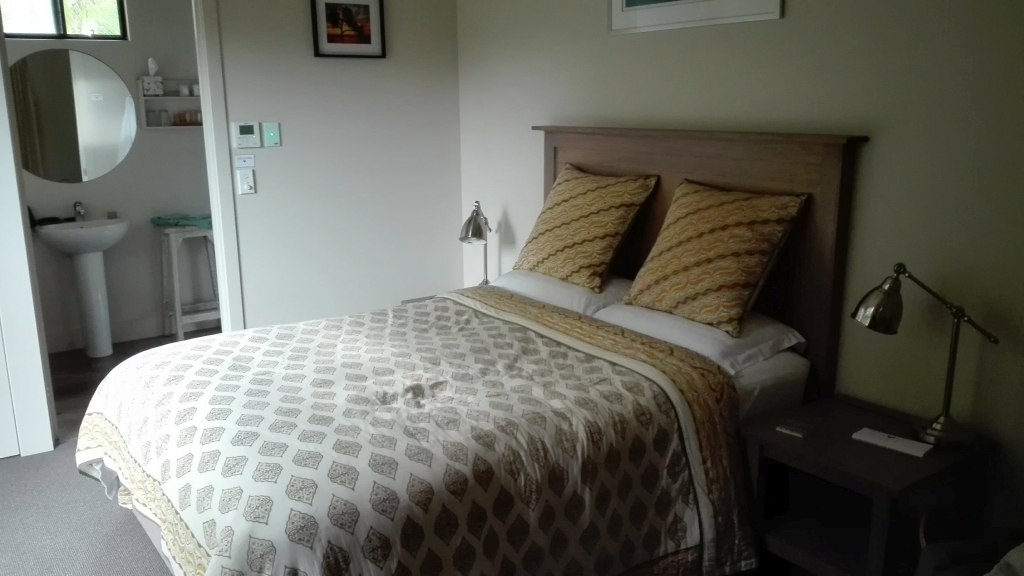 Phoenix Eumundi Bed & Breakfast | 20 Lilly Pilly Rise, Eumundi QLD 4562, Australia | Phone: (07) 5442 7946