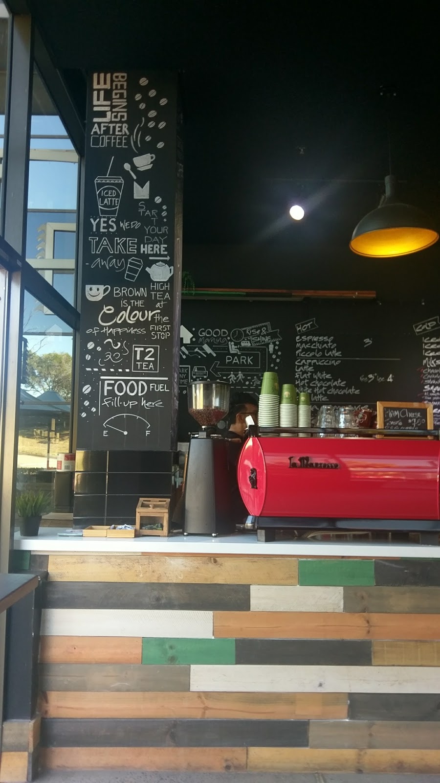 De First Stop Cafe | cafe | 62 Hume Hwy, Chullora NSW 2190, Australia | 0287101841 OR +61 2 8710 1841