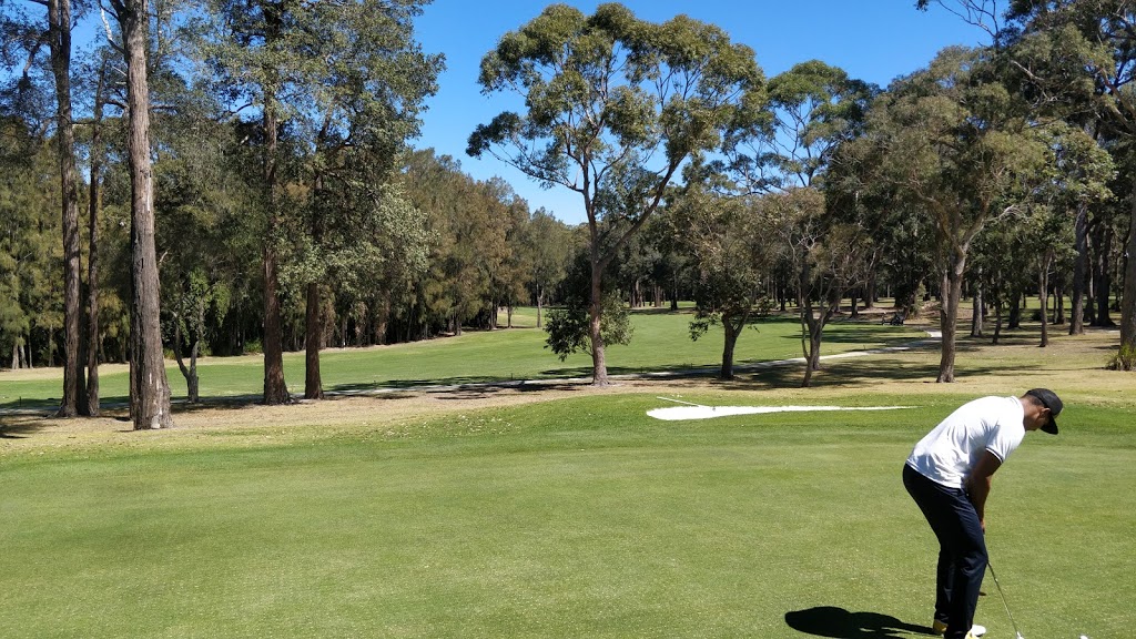 Hilltop Golf Course | Clifford Cl, Mollymook NSW 2539, Australia | Phone: (02) 4455 2055