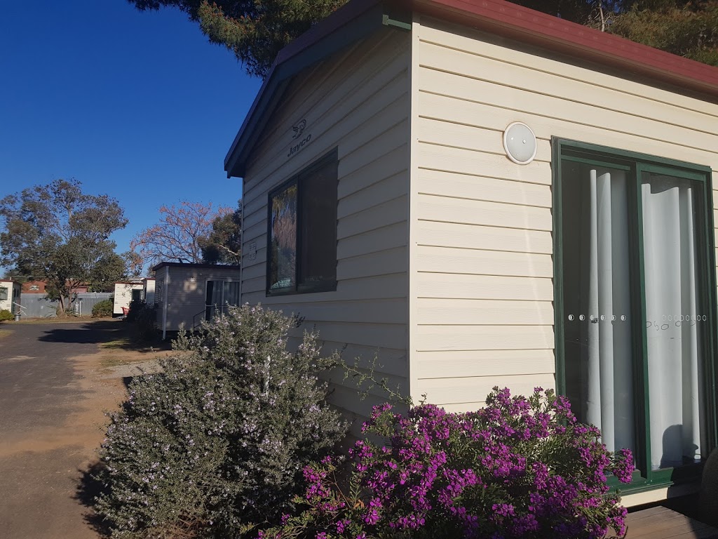 Parkes Country Cabins | lodging | 21 Peak Hill Rd, Parkes NSW 2870, Australia | 0411601973 OR +61 411 601 973